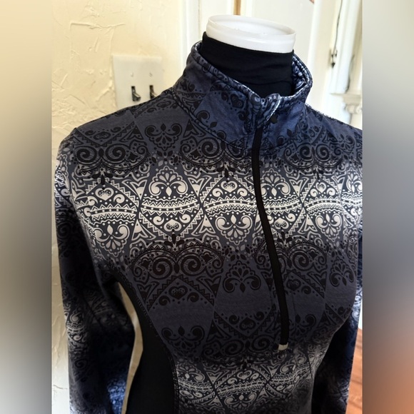 Marika Navy and Black Geometric Pullover - Picture 2 of 6